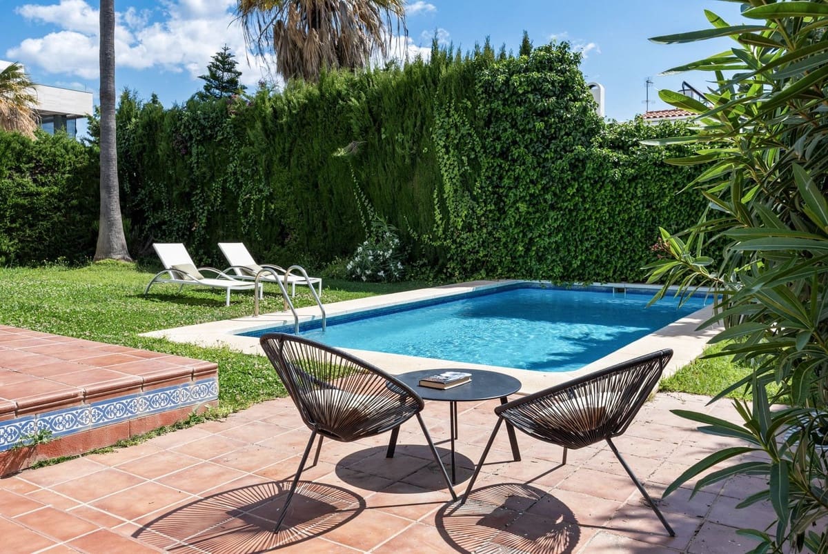 6 quarto Moradia para venda em Nueva Andalucia com piscina garagem - 1 400 000 € (Ref: 10031033)