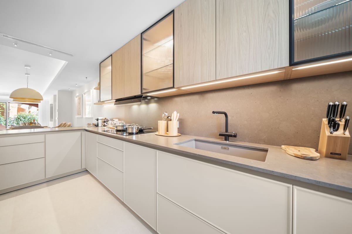 3 sypialnia Dom na sprzedaż w Aloha Golf z basenem garażem - 1 250 000 € (Ref: 10035741)