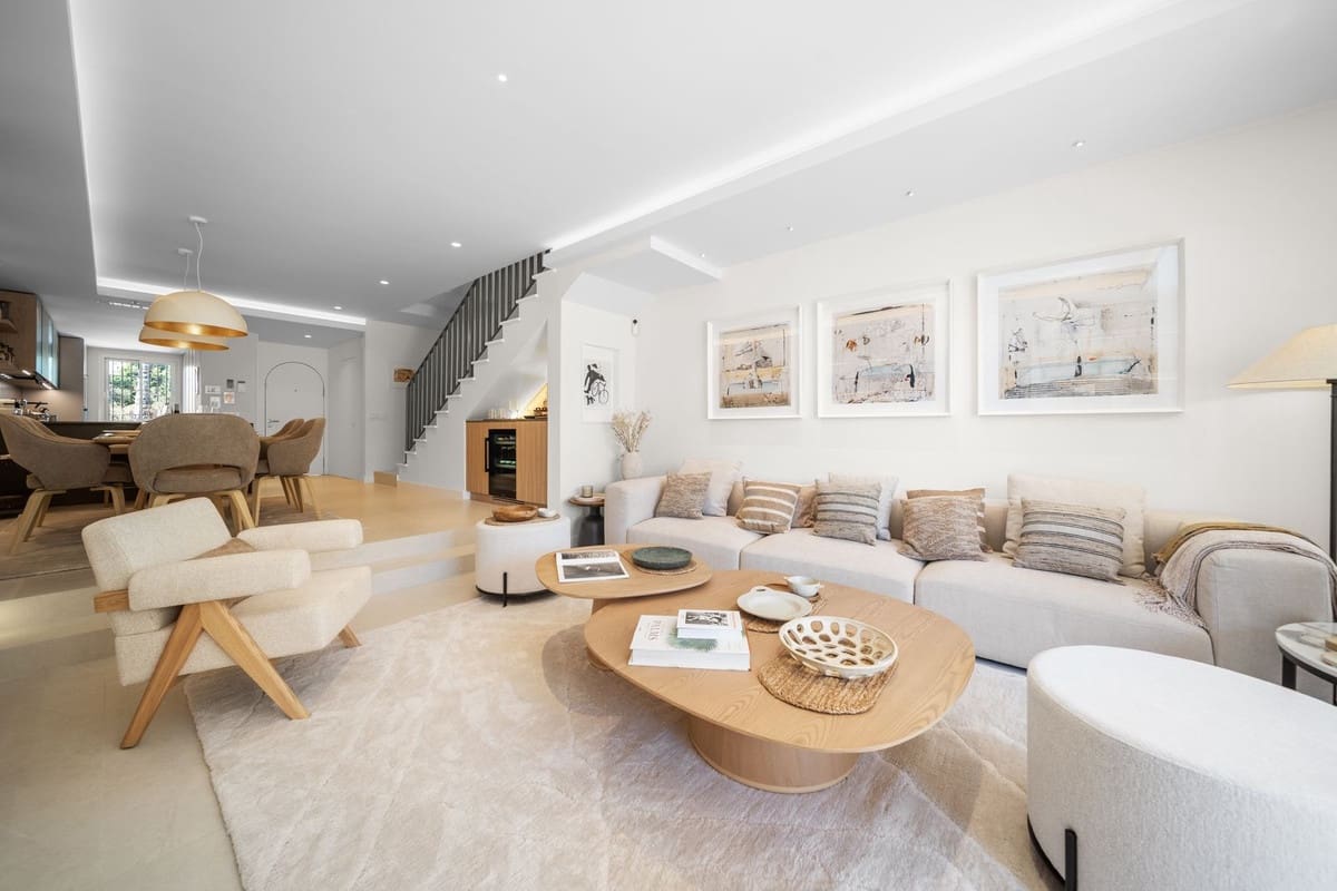 3 sypialnia Dom na sprzedaż w Aloha Golf z basenem garażem - 1 250 000 € (Ref: 10035741)