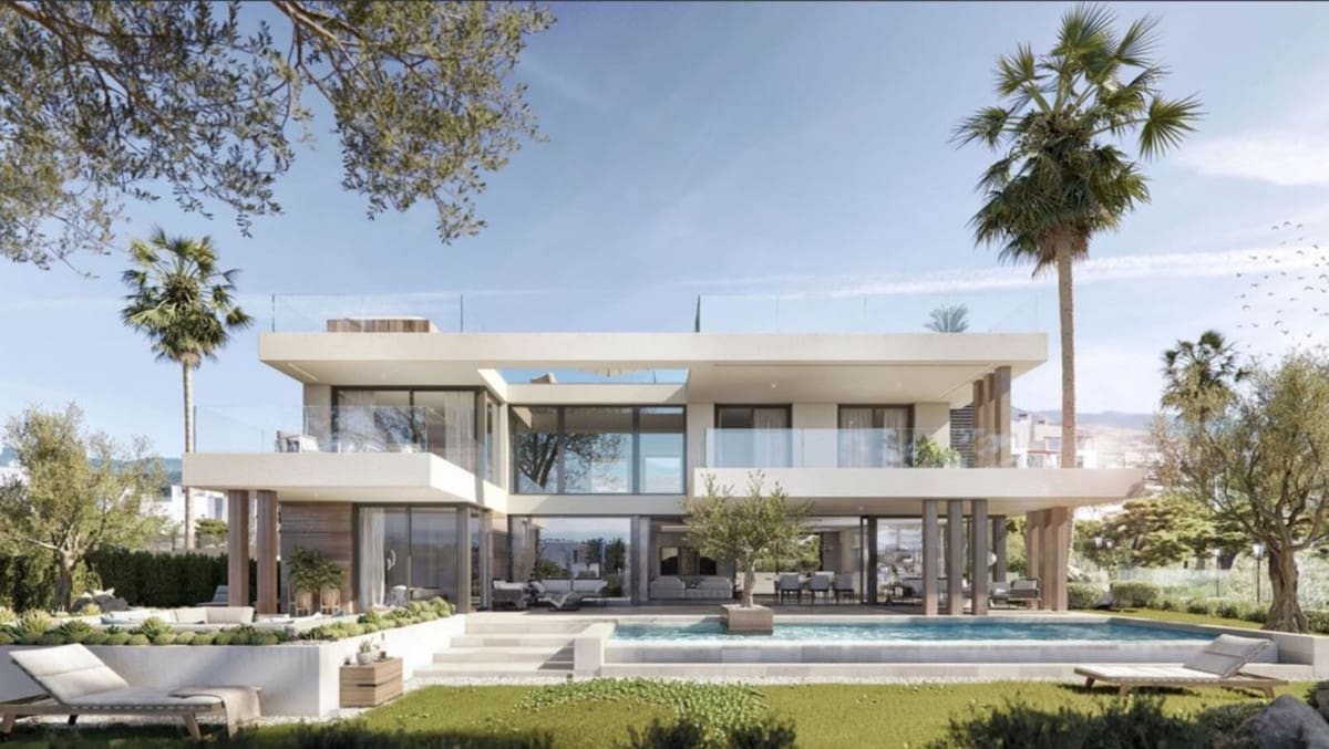 4 bedroom Villa for sale in Estepona with garage - € 2,190,000 (Ref: 10044137)