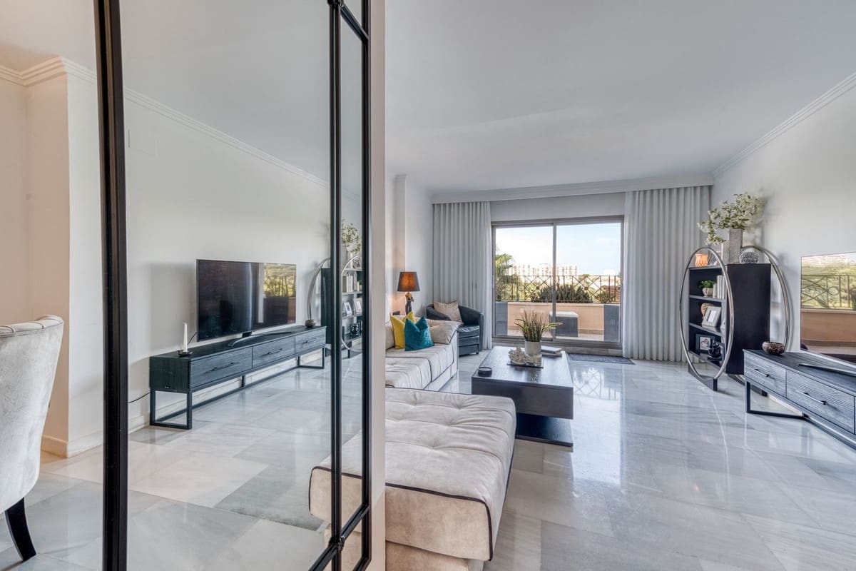 2 Zimmer Apartment zu verkaufen in Benalmadena mit Pool Garage - 675.000 € (Ref: 10048363)