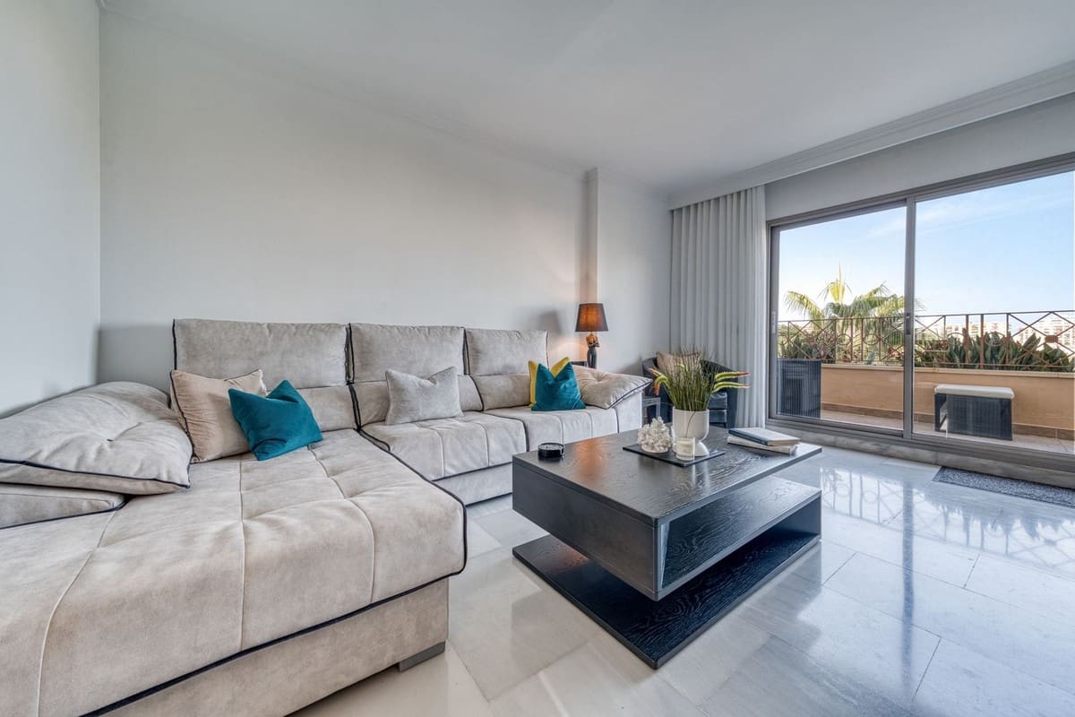 2 Zimmer Apartment zu verkaufen in Benalmadena mit Pool Garage - 675.000 € (Ref: 10048363)