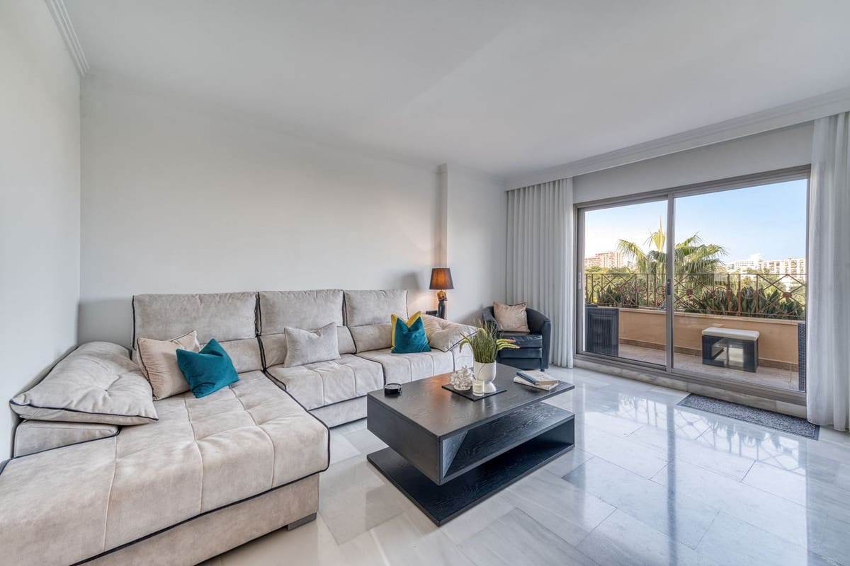 2 Zimmer Apartment zu verkaufen in Benalmadena mit Pool Garage - 675.000 € (Ref: 10048363)