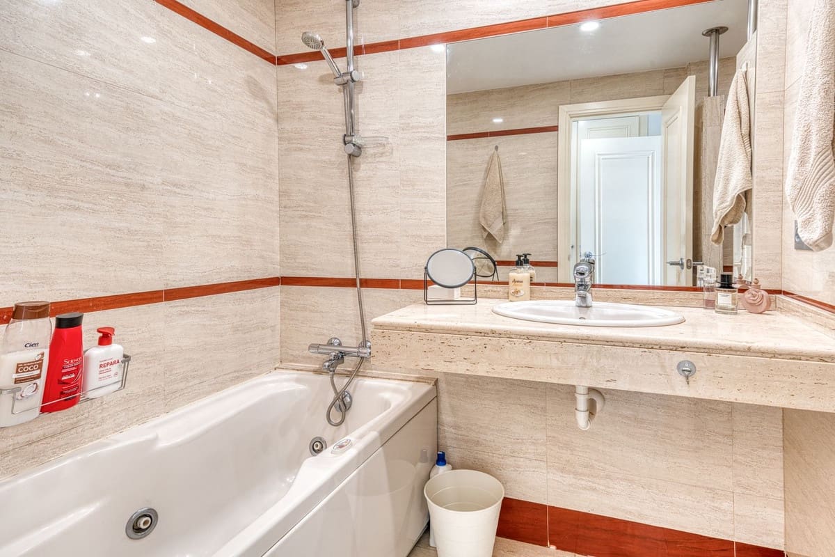 2 Zimmer Apartment zu verkaufen in Benalmadena mit Pool Garage - 675.000 € (Ref: 10048363)
