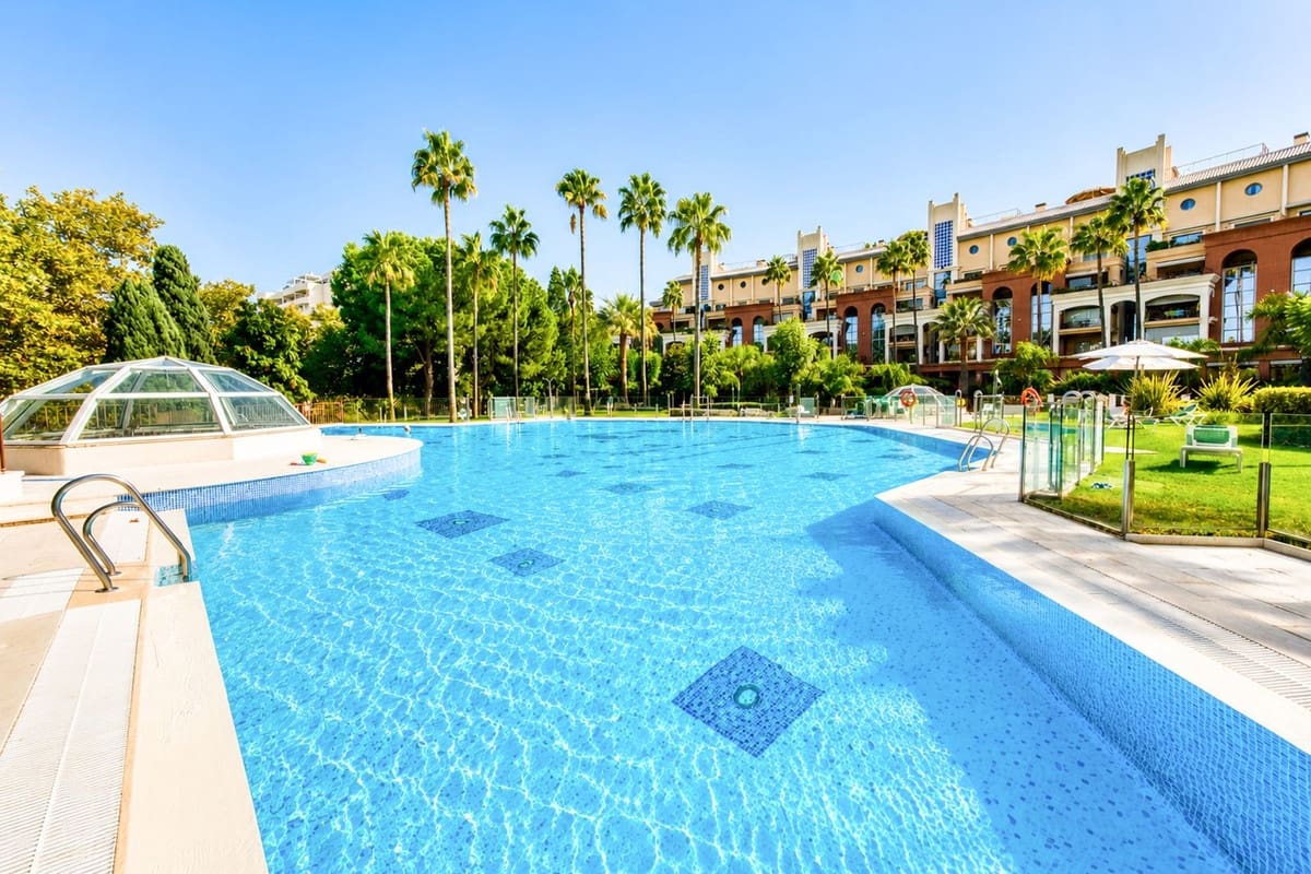 2 Zimmer Apartment zu verkaufen in Benalmadena mit Pool Garage - 675.000 € (Ref: 10048363)