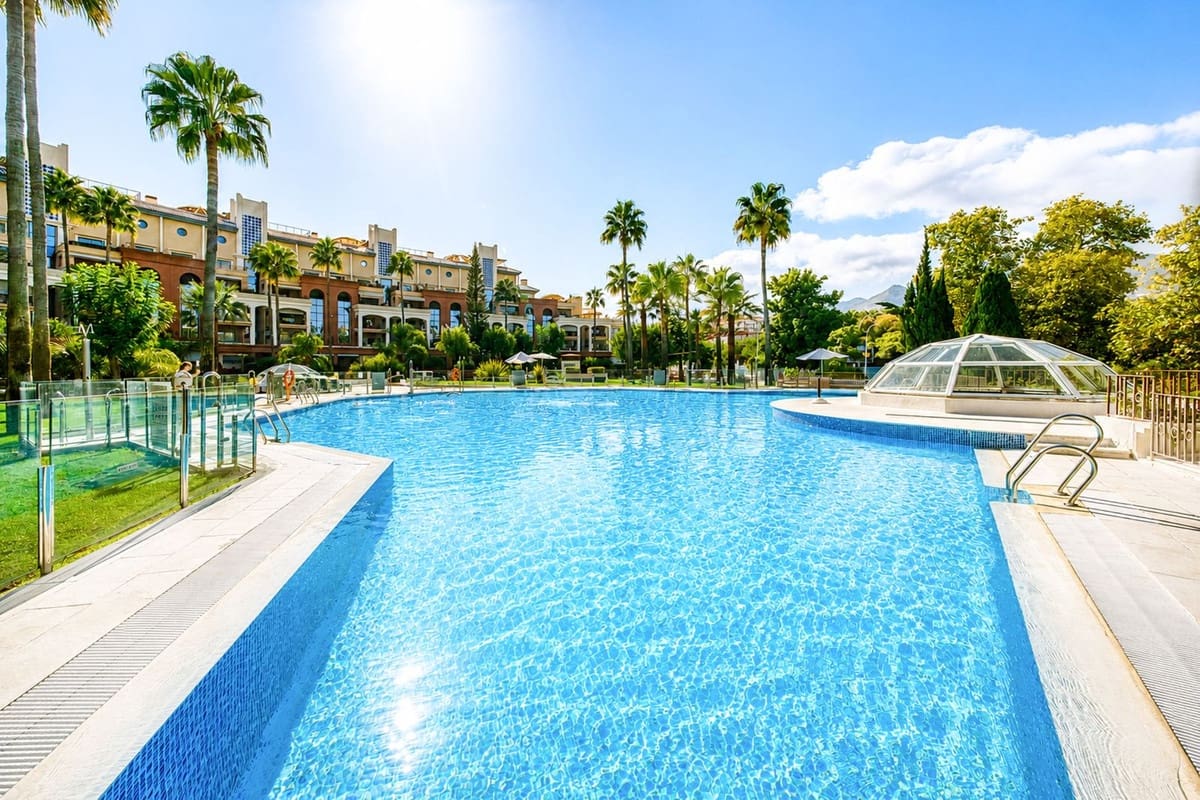 2 Zimmer Apartment zu verkaufen in Benalmadena mit Pool Garage - 675.000 € (Ref: 10048363)