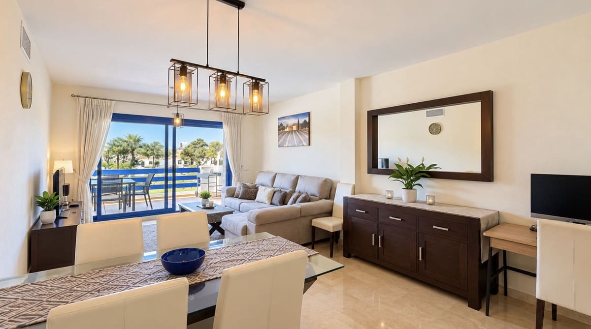2 soverom Leilighet til salgs i La Duquesa / Puerto de la Duquesa med svømmebasseng garasje - € 315 000 (Ref: 10048364)