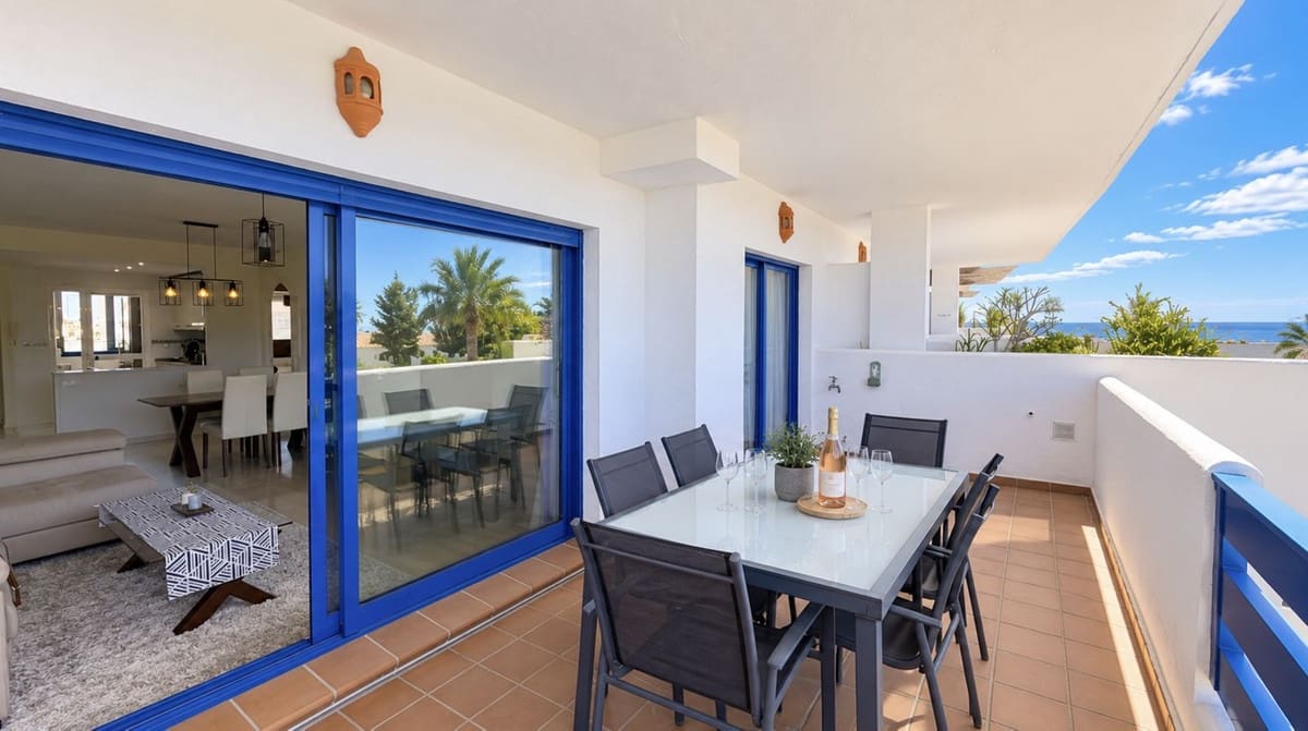 2 soverom Leilighet til salgs i La Duquesa / Puerto de la Duquesa med svømmebasseng garasje - € 315 000 (Ref: 10048364)