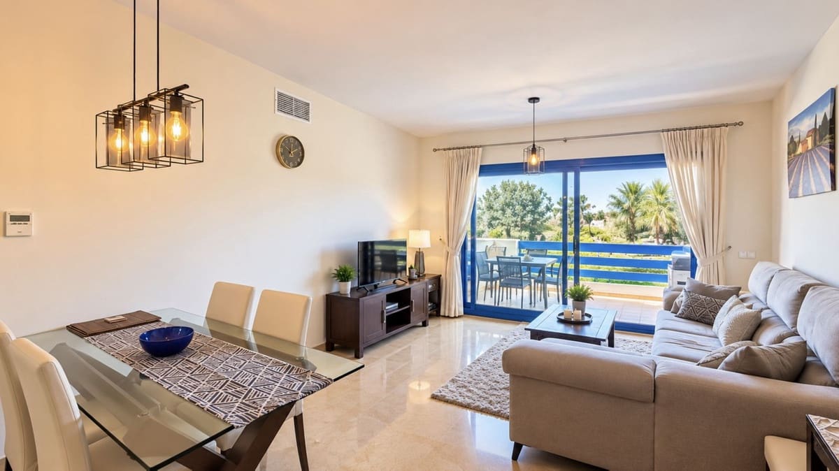 2 soverom Leilighet til salgs i La Duquesa / Puerto de la Duquesa med svømmebasseng garasje - € 315 000 (Ref: 10048364)