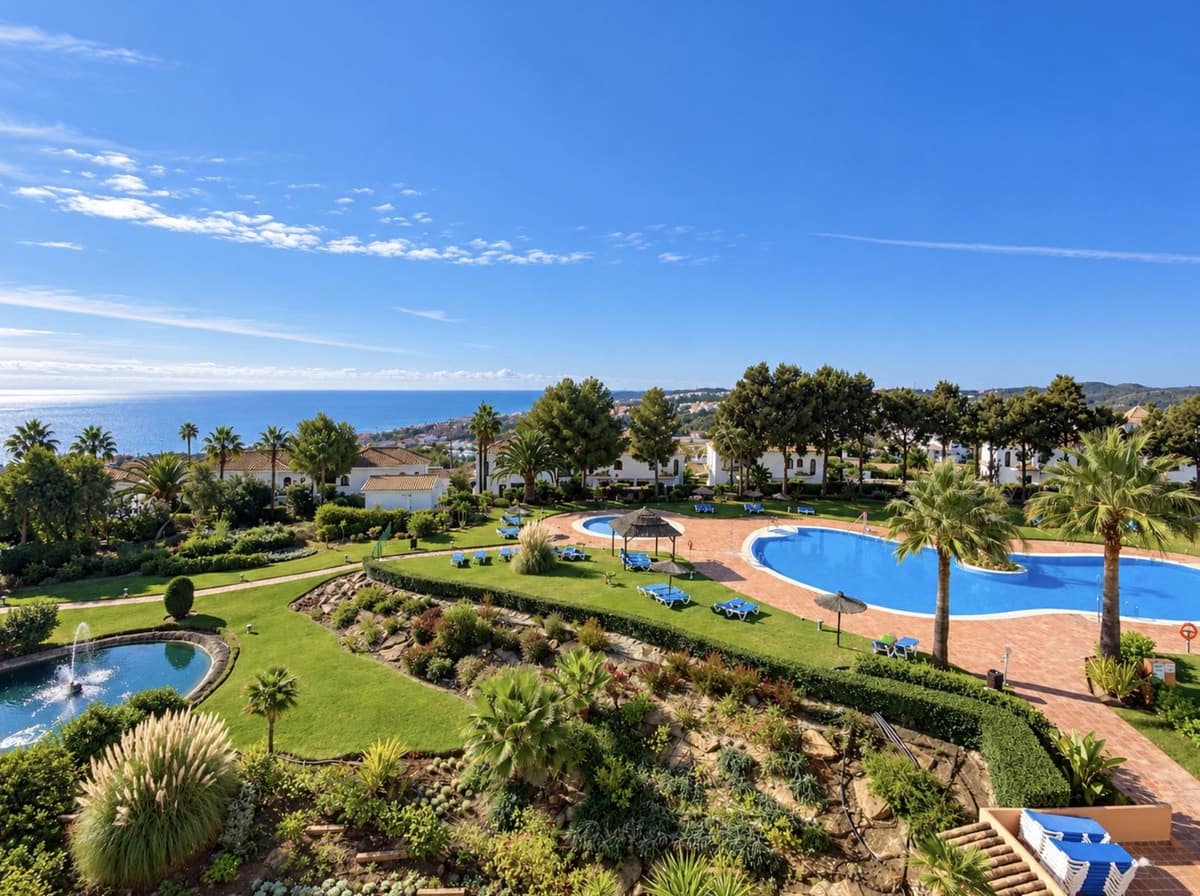 2 soverom Leilighet til salgs i La Duquesa / Puerto de la Duquesa med svømmebasseng garasje - € 315 000 (Ref: 10048364)