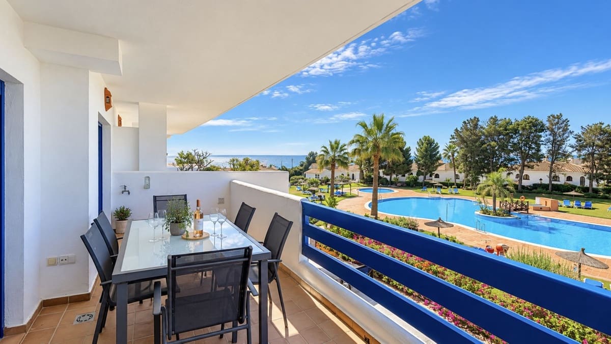 2 soverom Leilighet til salgs i La Duquesa / Puerto de la Duquesa med svømmebasseng garasje - € 315 000 (Ref: 10048364)