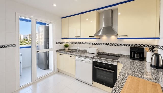 2 chambre Appartement à vendre à La Duquesa / Puerto de la Duquesa, Manilva avec piscine garage - 315 000 € (Ref: 10048364)