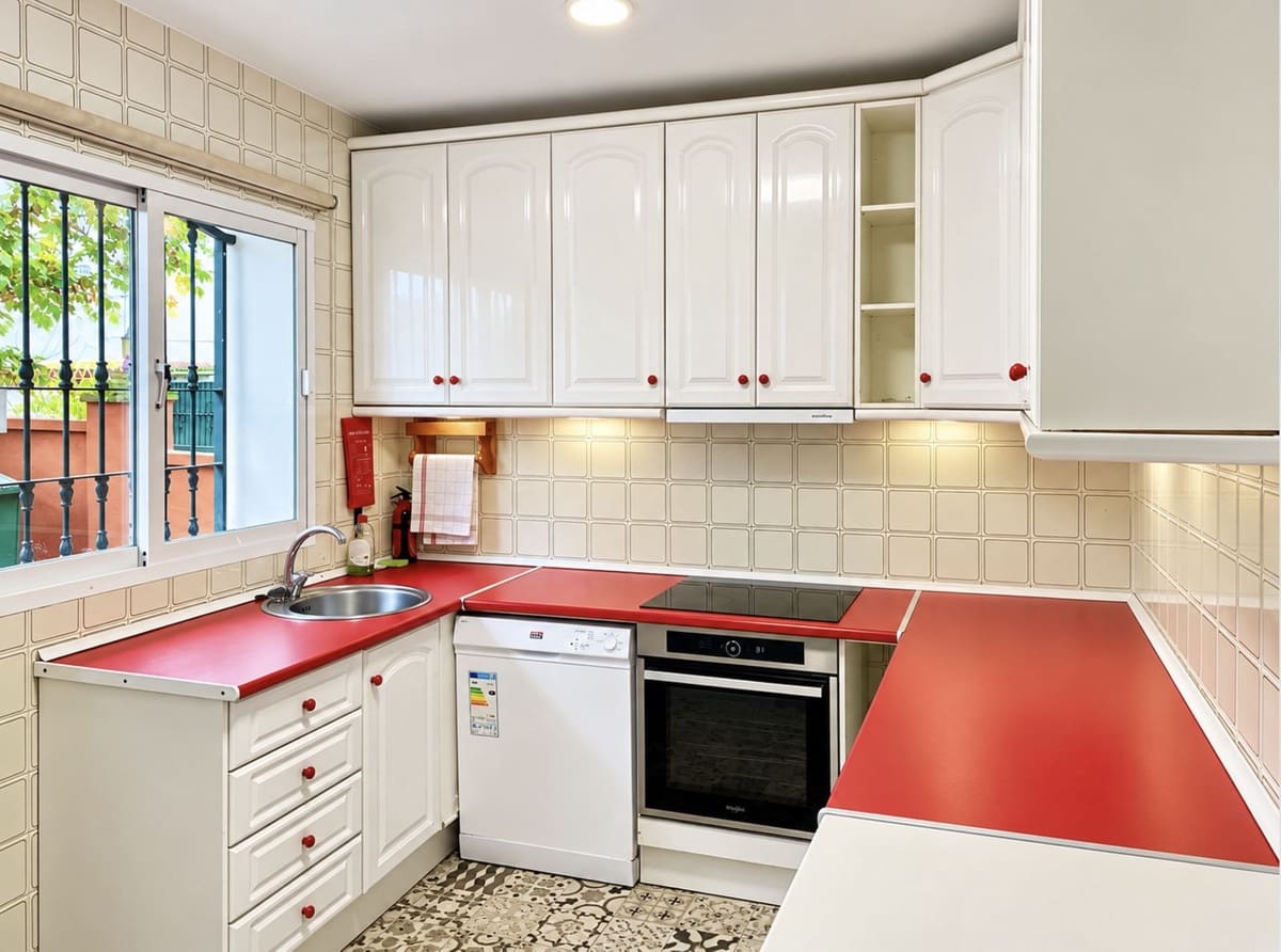 6 quarto Moradia para venda em Elviria com piscina garagem - 1 075 000 € (Ref: 10048365)