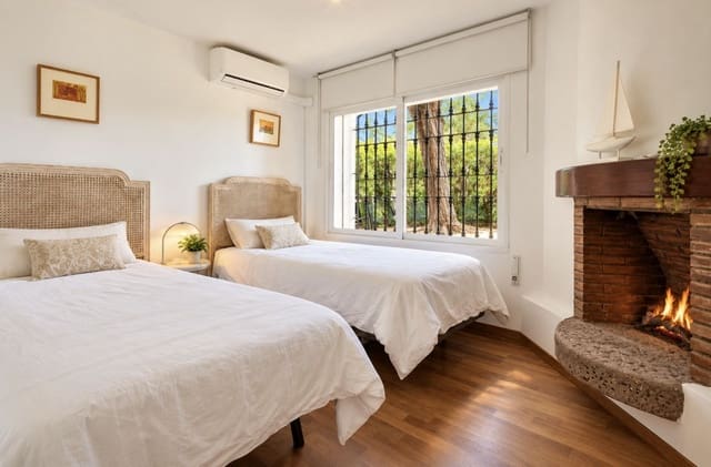 6 quarto Moradia para venda em Elviria, Marbella com piscina garagem - 1 075 000 € (Ref: 10048365)