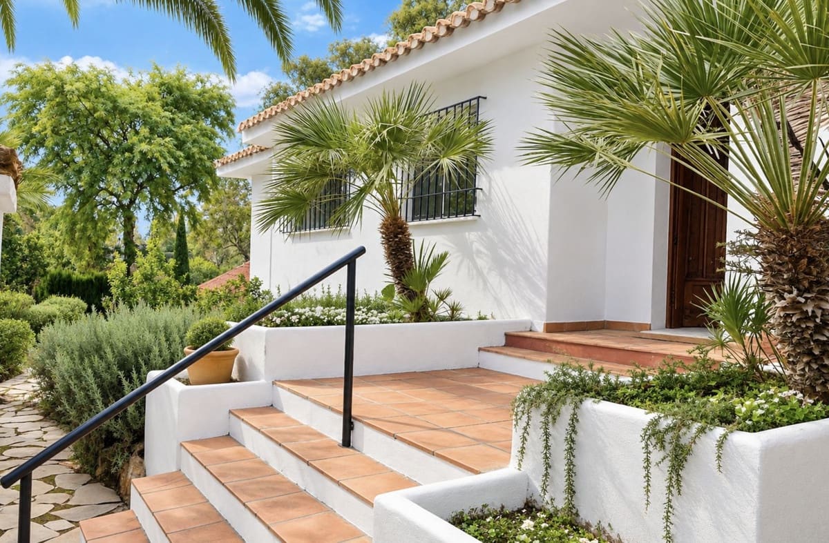 6 quarto Moradia para venda em Elviria com piscina garagem - 1 075 000 € (Ref: 10048365)