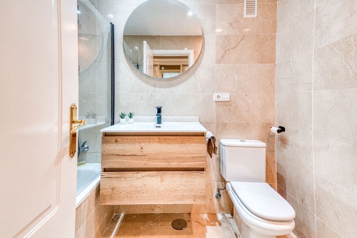 2 quarto Apartamento para arrendar em Los Arqueros com piscina garagem - 1 995 € (Ref: 10057251)