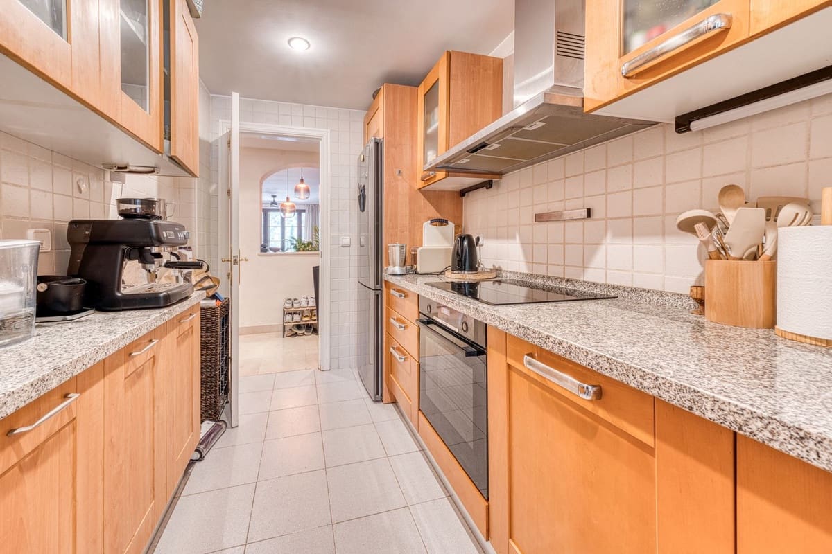 2 quarto Apartamento para arrendar em Los Arqueros com piscina garagem - 1 995 € (Ref: 10057251)