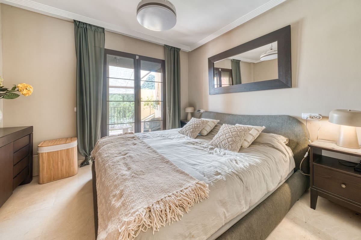 2 quarto Apartamento para arrendar em Los Arqueros com piscina garagem - 1 995 € (Ref: 10057251)