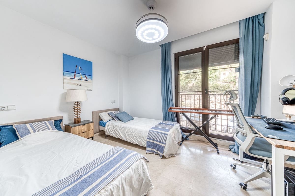 2 quarto Apartamento para arrendar em Los Arqueros com piscina garagem - 1 995 € (Ref: 10057251)
