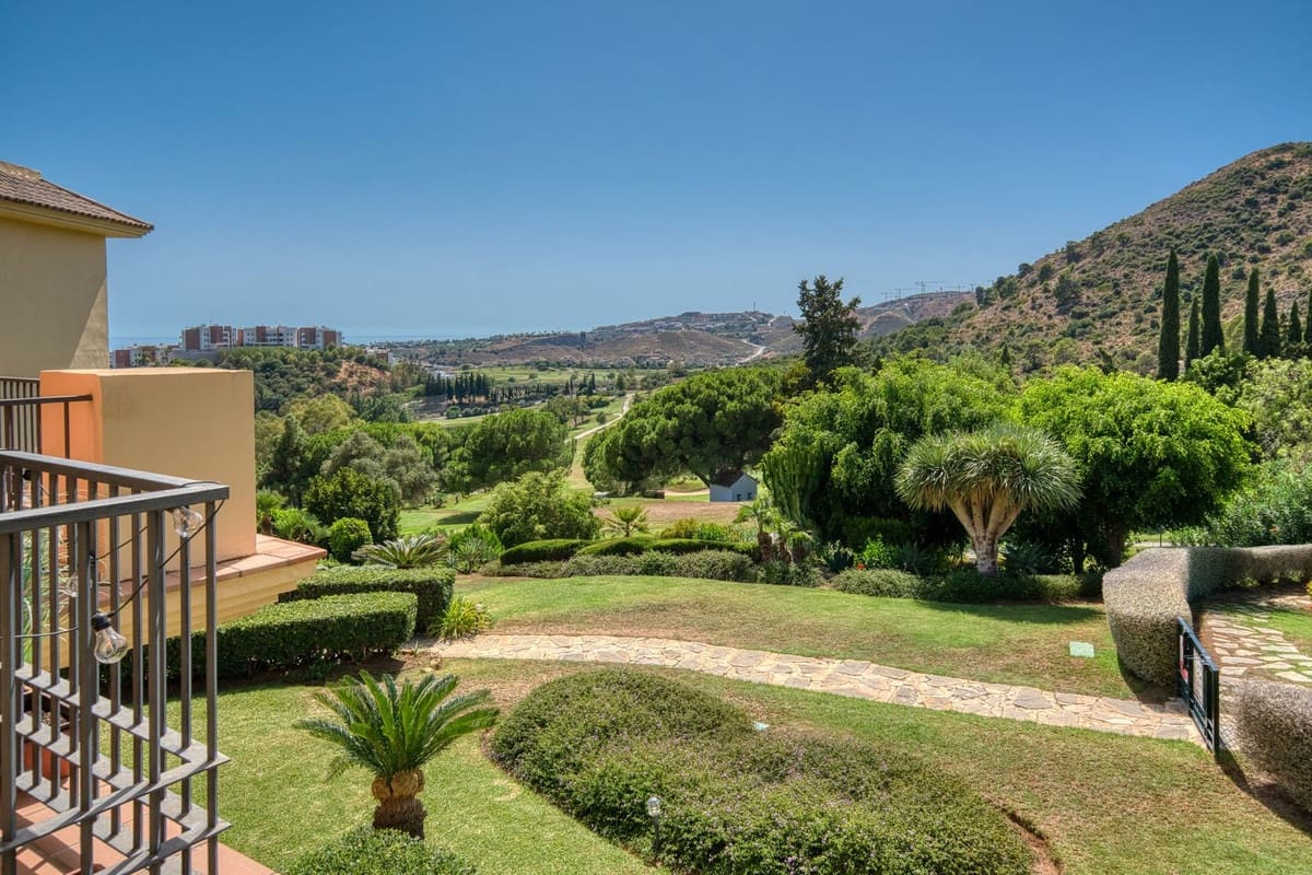 2 quarto Apartamento para arrendar em Los Arqueros com piscina garagem - 1 995 € (Ref: 10057251)