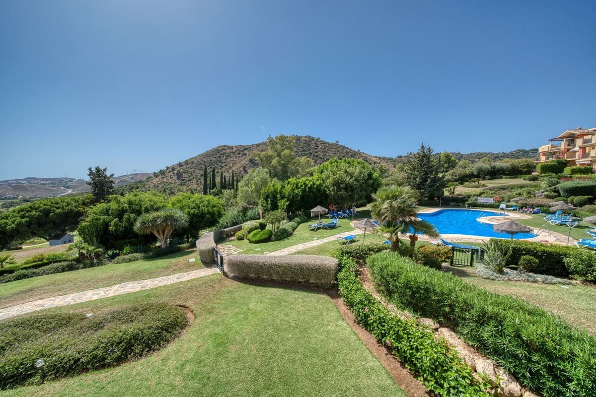 2 quarto Apartamento para arrendar em Los Arqueros com piscina garagem - 1 995 € (Ref: 10057251)