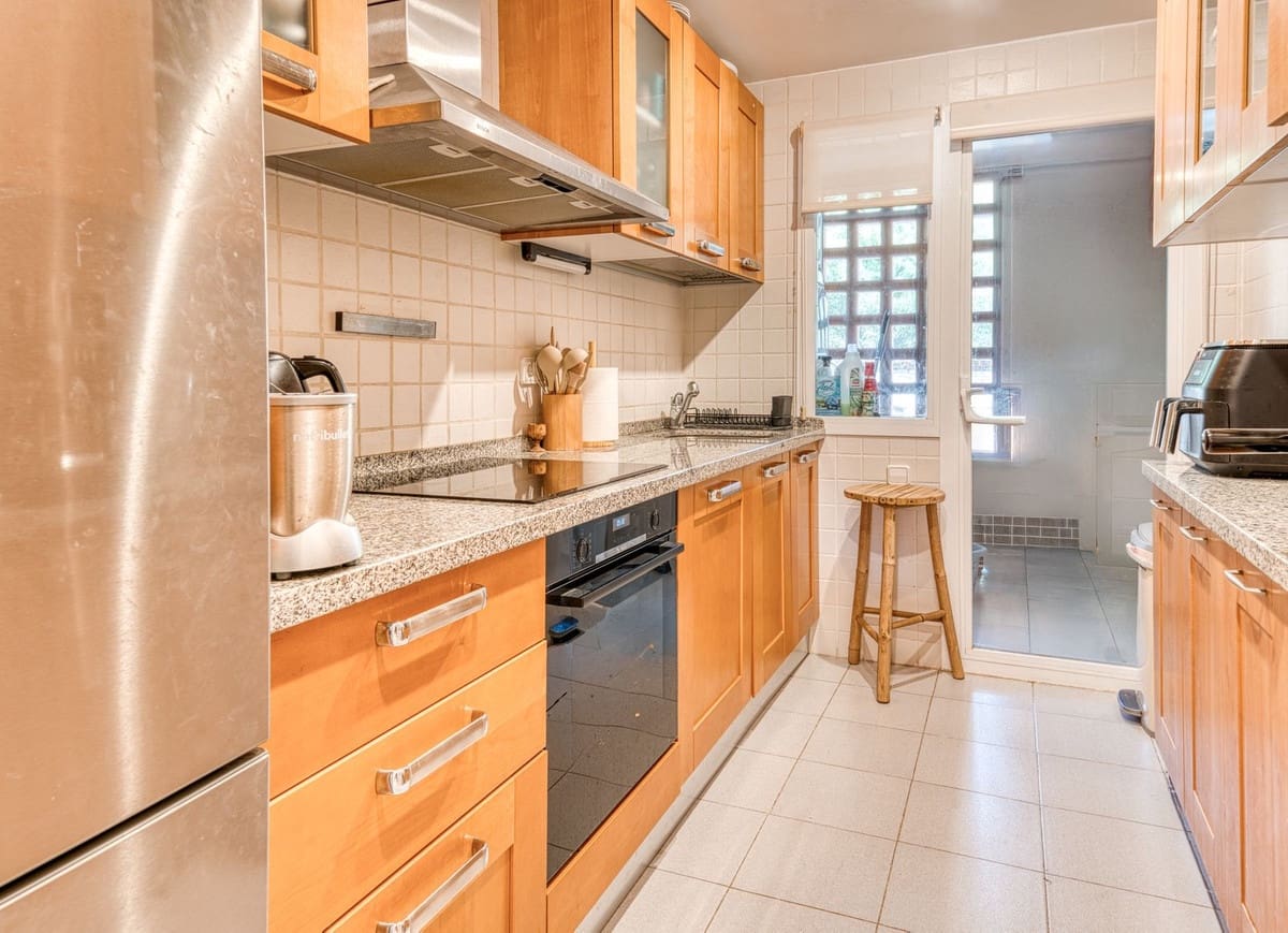 2 quarto Apartamento para arrendar em Los Arqueros com piscina garagem - 1 995 € (Ref: 10057251)