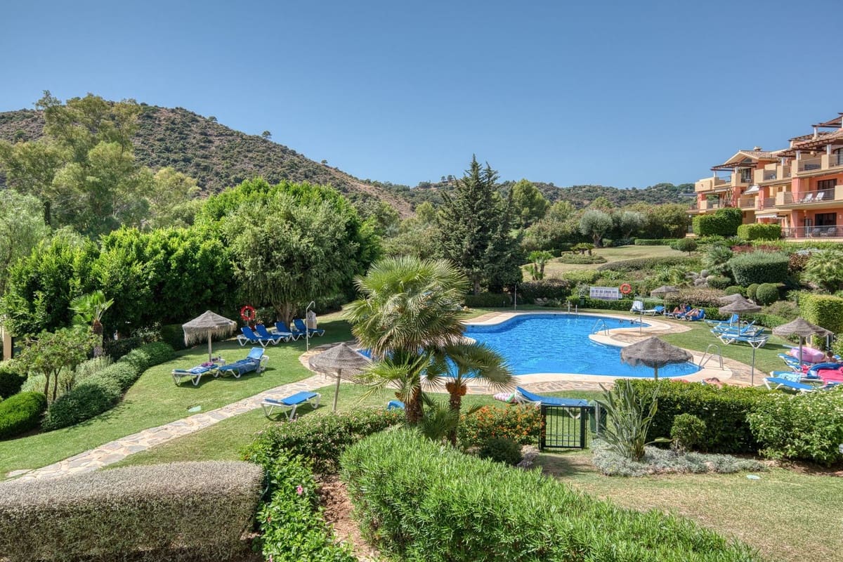 2 quarto Apartamento para arrendar em Los Arqueros com piscina garagem - 1 995 € (Ref: 10057251)