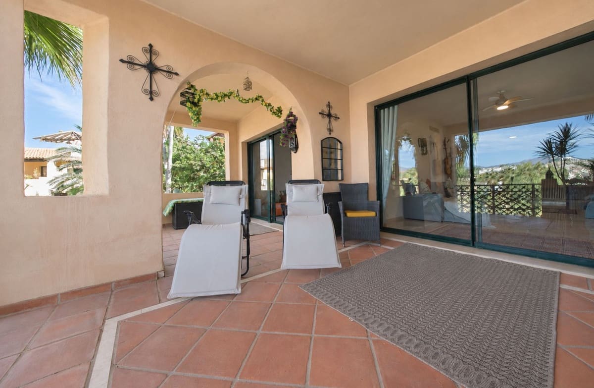 2 Zimmer Apartment zu verkaufen in Estepona mit Pool - 395.000 € (Ref: 10088423)
