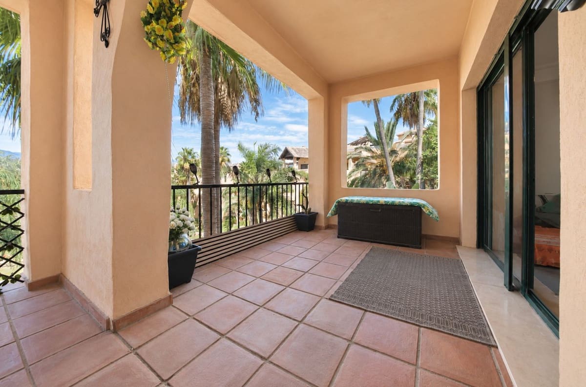 2 Zimmer Apartment zu verkaufen in Estepona mit Pool - 395.000 € (Ref: 10088423)