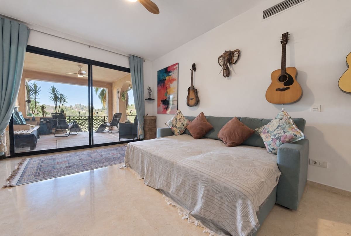 2 Zimmer Apartment zu verkaufen in Estepona mit Pool - 395.000 € (Ref: 10088423)