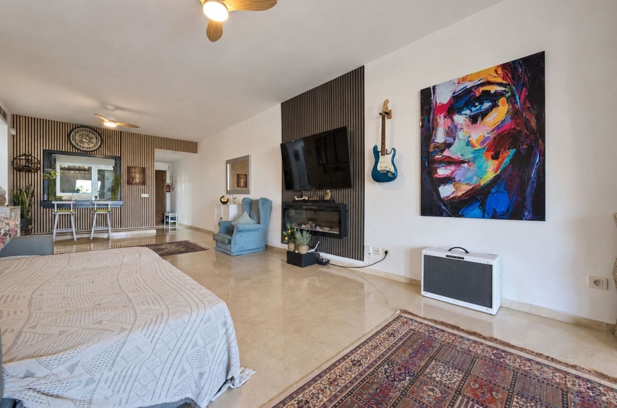 2 Zimmer Apartment zu verkaufen in Estepona mit Pool - 395.000 € (Ref: 10088423)