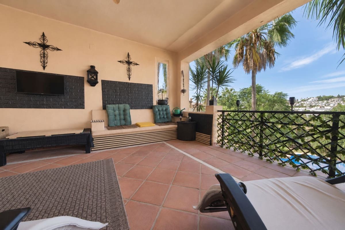 2 Zimmer Apartment zu verkaufen in Estepona mit Pool - 395.000 € (Ref: 10088423)