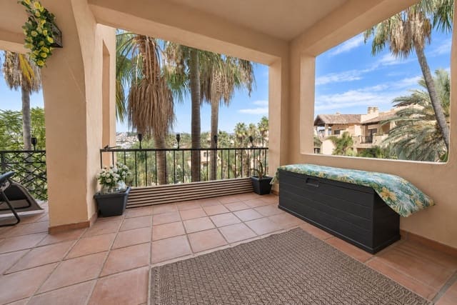 2 Zimmer Apartment zu verkaufen in Estepona mit Pool - 395.000 € (Ref: 10088423)