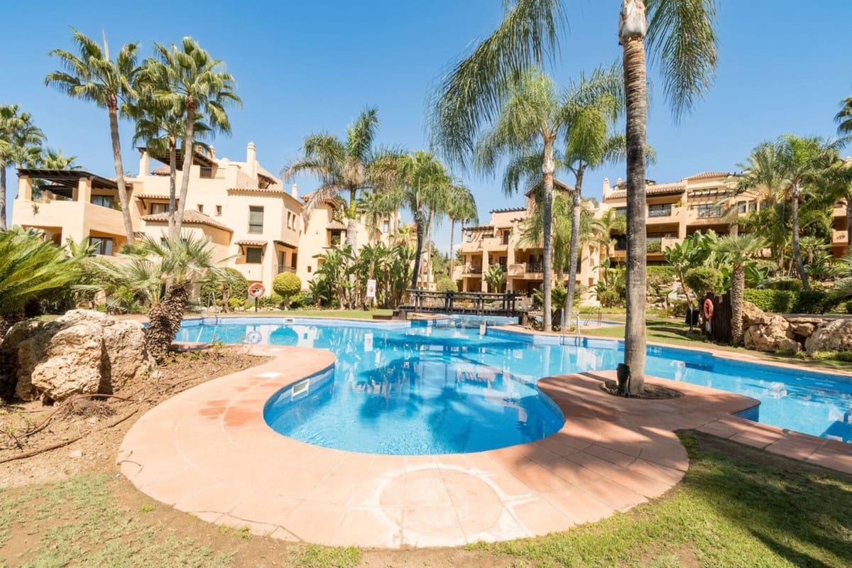 2 Zimmer Apartment zu verkaufen in Estepona mit Pool - 395.000 € (Ref: 10088423)