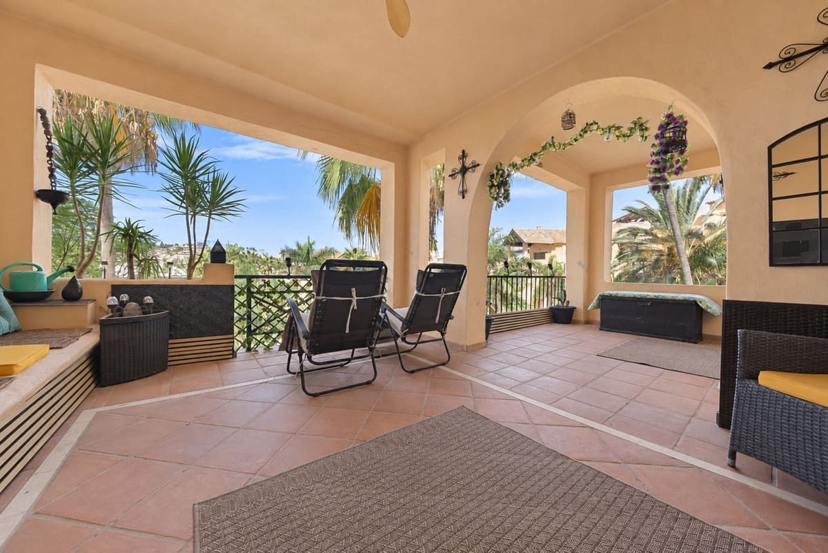 2 Zimmer Apartment zu verkaufen in Estepona mit Pool - 395.000 € (Ref: 10088423)