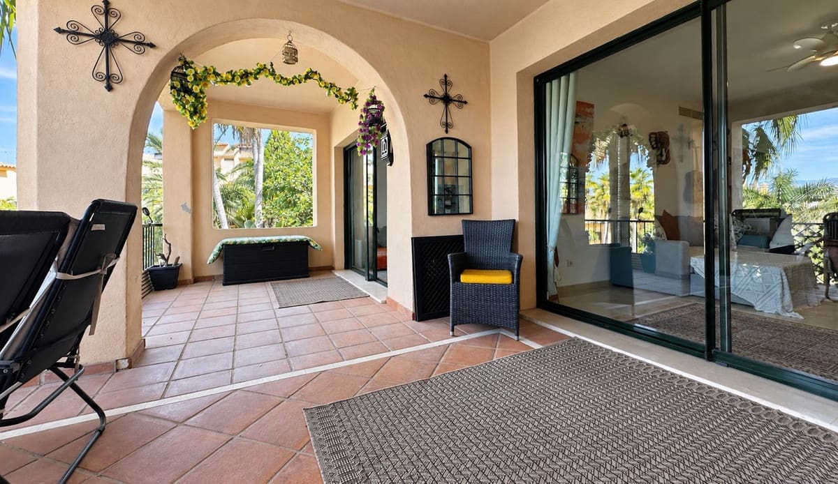 2 Zimmer Apartment zu verkaufen in Estepona mit Pool - 395.000 € (Ref: 10088423)