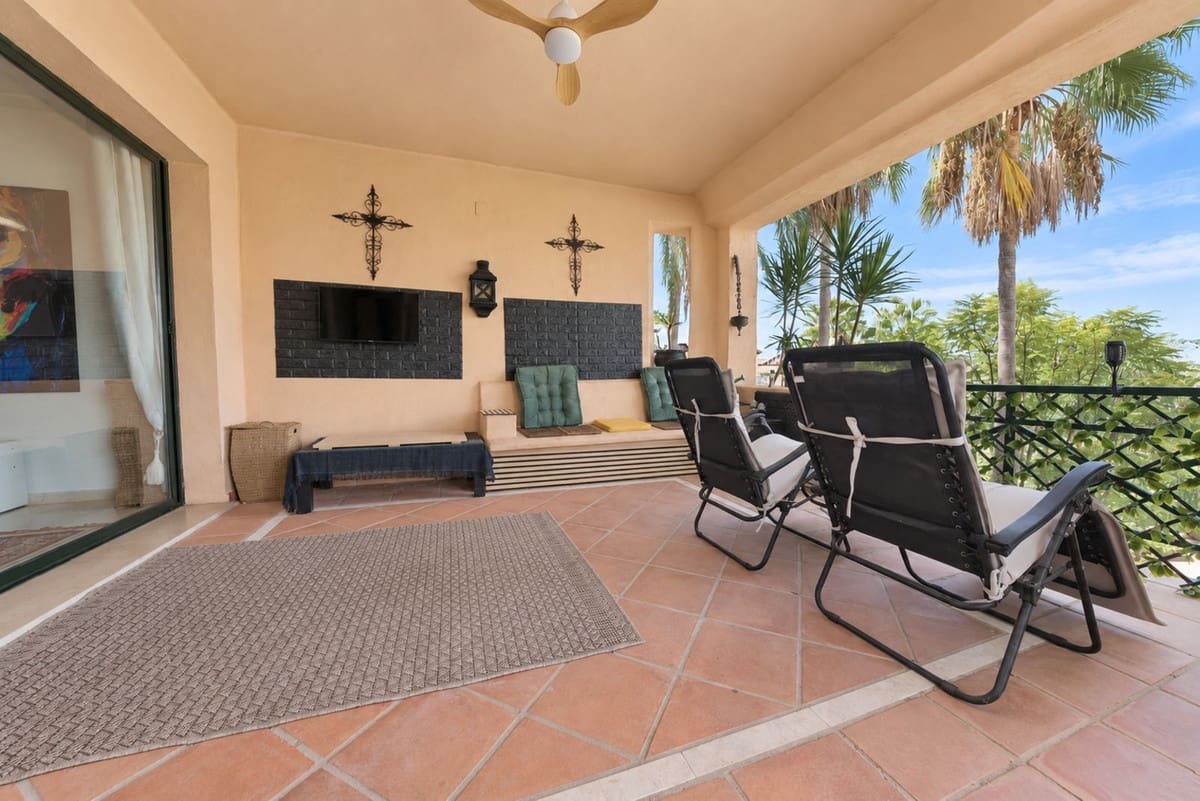 2 Zimmer Apartment zu verkaufen in Estepona mit Pool - 395.000 € (Ref: 10088423)