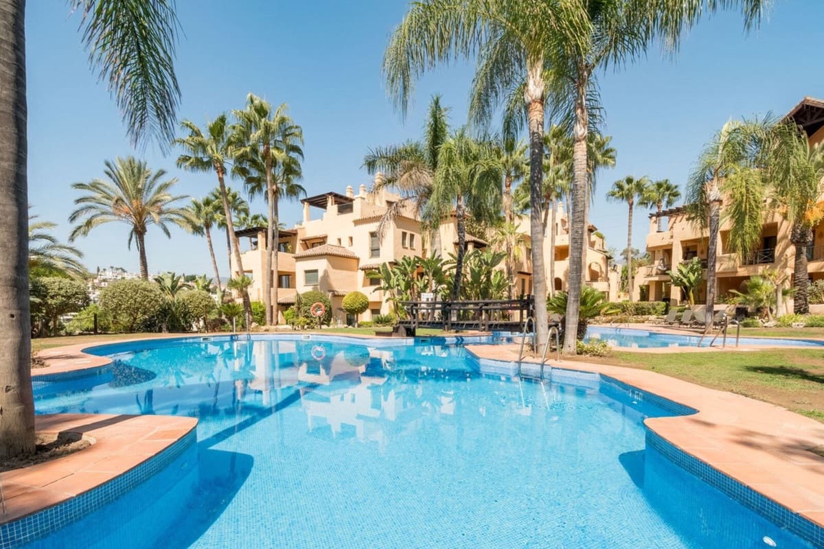 2 Zimmer Apartment zu verkaufen in Estepona mit Pool - 395.000 € (Ref: 10088423)