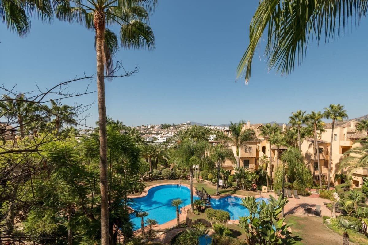 2 Zimmer Apartment zu verkaufen in Estepona mit Pool - 395.000 € (Ref: 10088423)