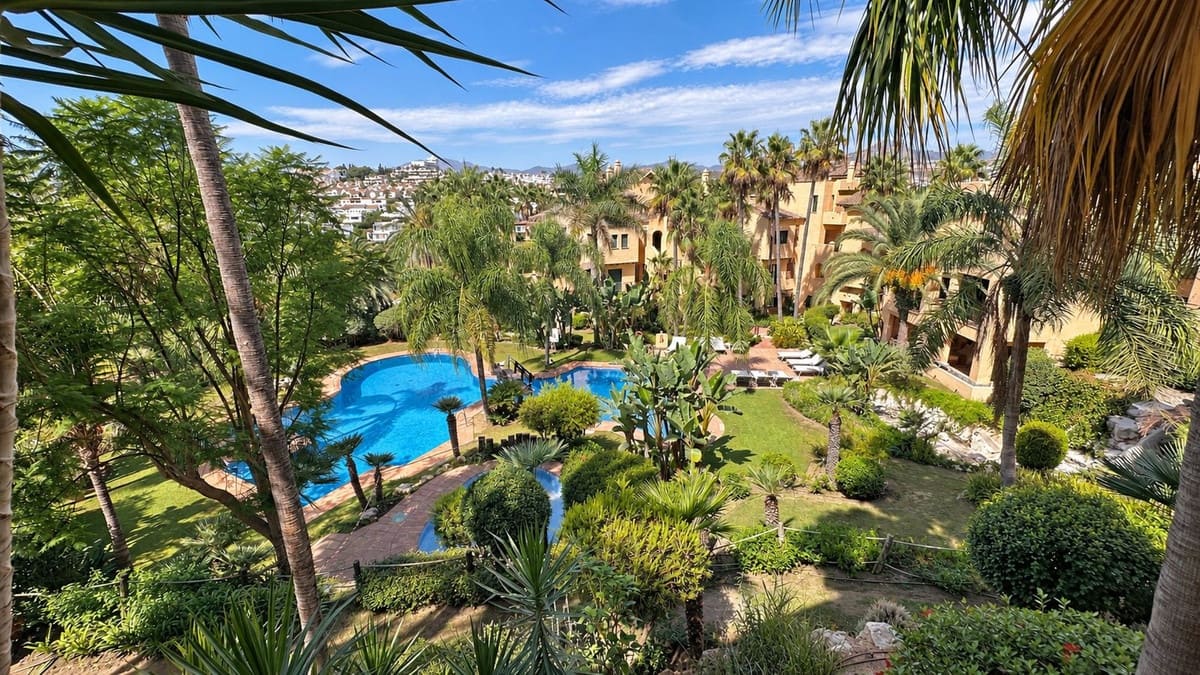 2 Zimmer Apartment zu verkaufen in Estepona mit Pool - 395.000 € (Ref: 10088423)