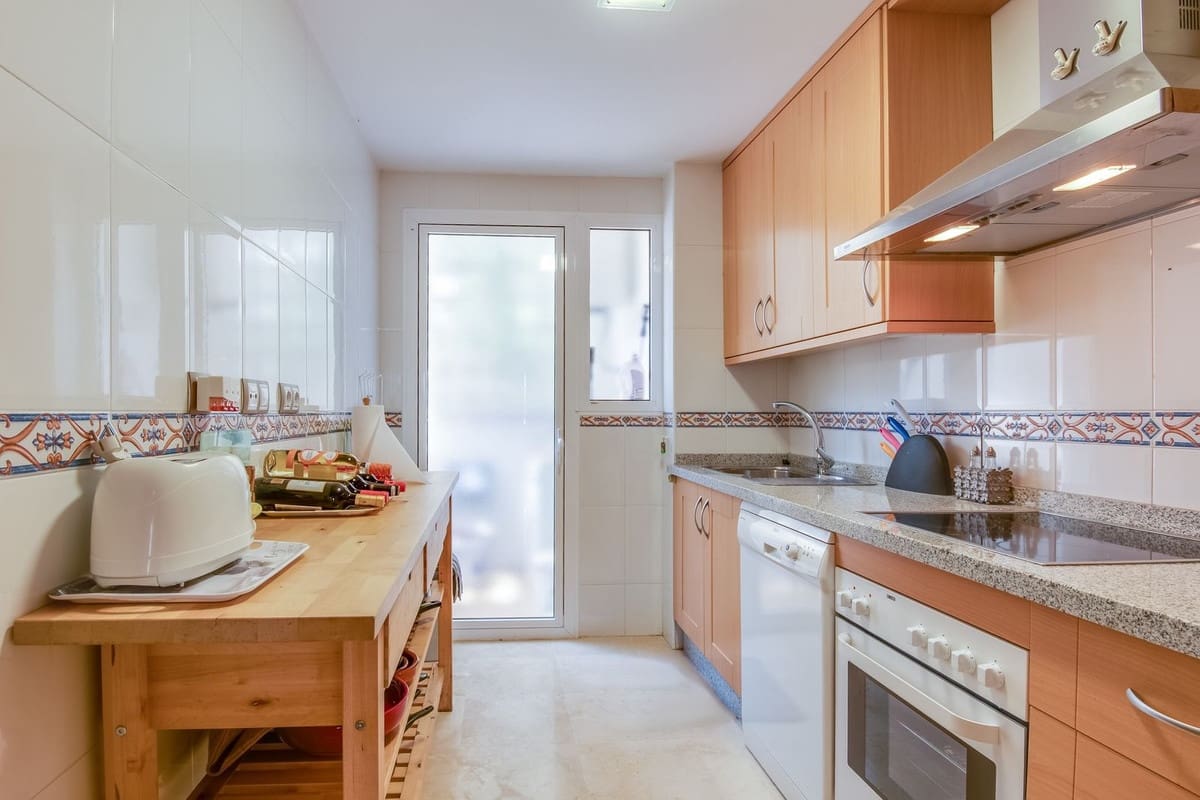 2 sovrum Lägenhet till salu i La Duquesa / Puerto de la Duquesa med pool garage - 335 000 € (Ref: 10099027)
