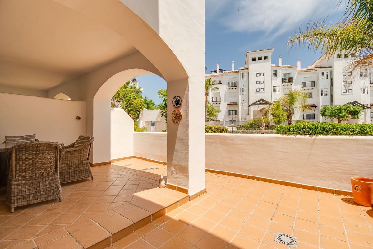 2 sovrum Lägenhet till salu i La Duquesa / Puerto de la Duquesa med pool garage - 335 000 € (Ref: 10099027)