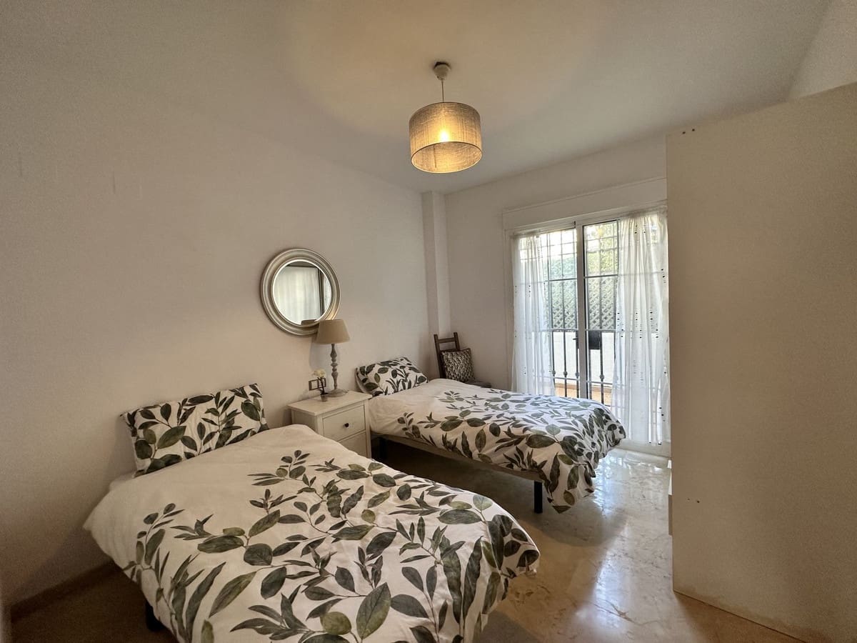 2 sovrum Lägenhet till salu i La Duquesa / Puerto de la Duquesa med pool garage - 335 000 € (Ref: 10099027)