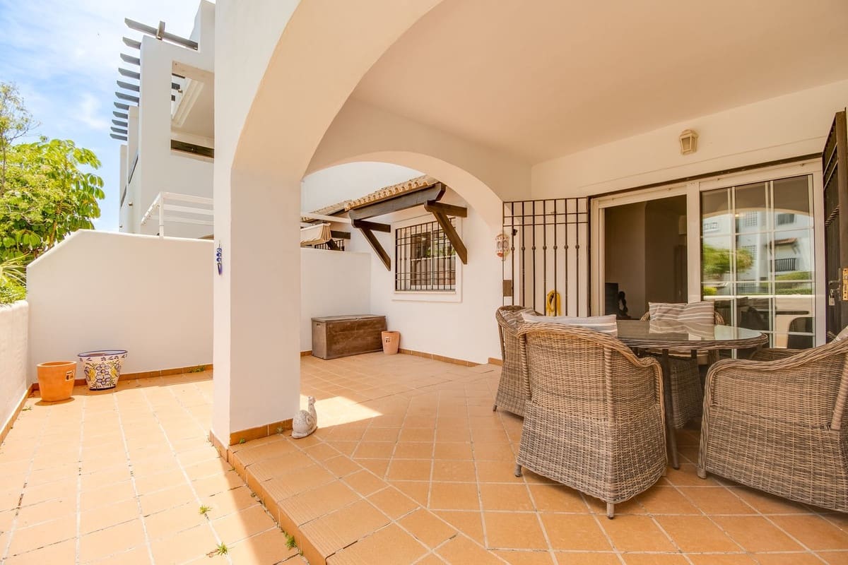 2 sovrum Lägenhet till salu i La Duquesa / Puerto de la Duquesa med pool garage - 335 000 € (Ref: 10099027)