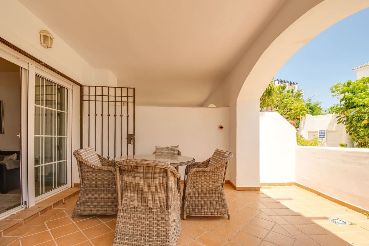 2 sovrum Lägenhet till salu i La Duquesa / Puerto de la Duquesa med pool garage - 335 000 € (Ref: 10099027)
