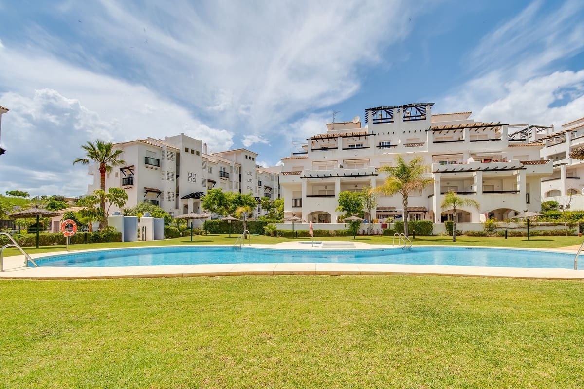 2 sovrum Lägenhet till salu i La Duquesa / Puerto de la Duquesa med pool garage - 335 000 € (Ref: 10099027)