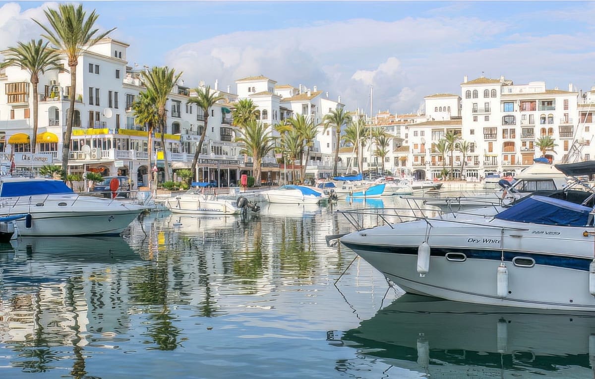 2 sovrum Lägenhet till salu i La Duquesa / Puerto de la Duquesa med pool garage - 335 000 € (Ref: 10099027)