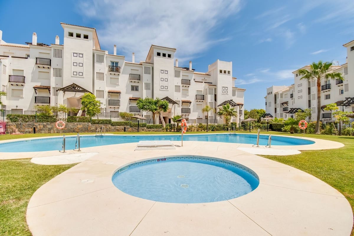 2 sovrum Lägenhet till salu i La Duquesa / Puerto de la Duquesa med pool garage - 335 000 € (Ref: 10099027)