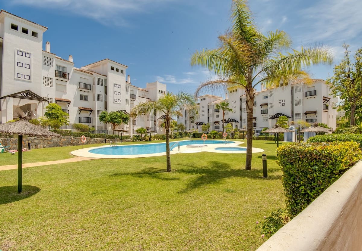 2 sovrum Lägenhet till salu i La Duquesa / Puerto de la Duquesa med pool garage - 335 000 € (Ref: 10099027)