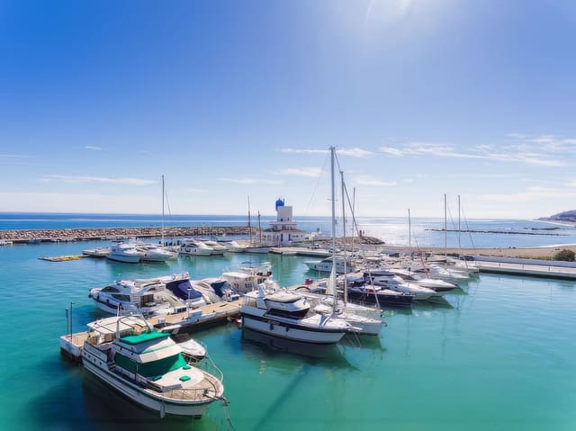 2 sovrum Lägenhet till salu i La Duquesa / Puerto de la Duquesa, Manilva med pool garage - 335 000 € (Ref: 10099027)